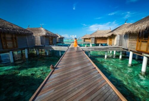 maldivian-resort-with-cabins-on-water-768x512
