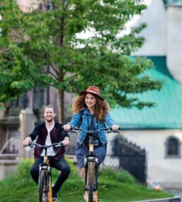 young-tourist-couple-travellers-with-electric-scooters-in-small-town-768x503
